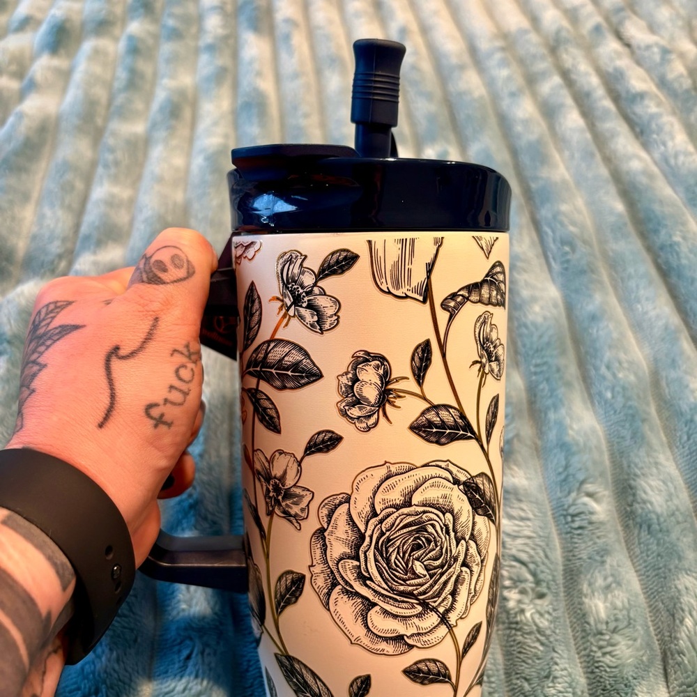 Elegant Floral Travel Mug with Handle - Picture 8 of 9